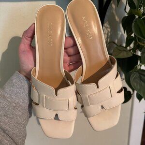 Nine West Beige/White Block Heel Sandals – Chic & Versatile
